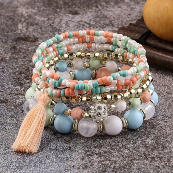 Jewelry - Beautiful 6 piece Boho Bracelet Set!